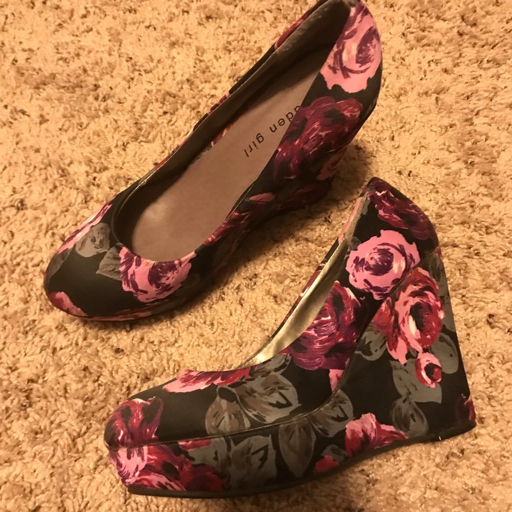 Madden Girl Wedges